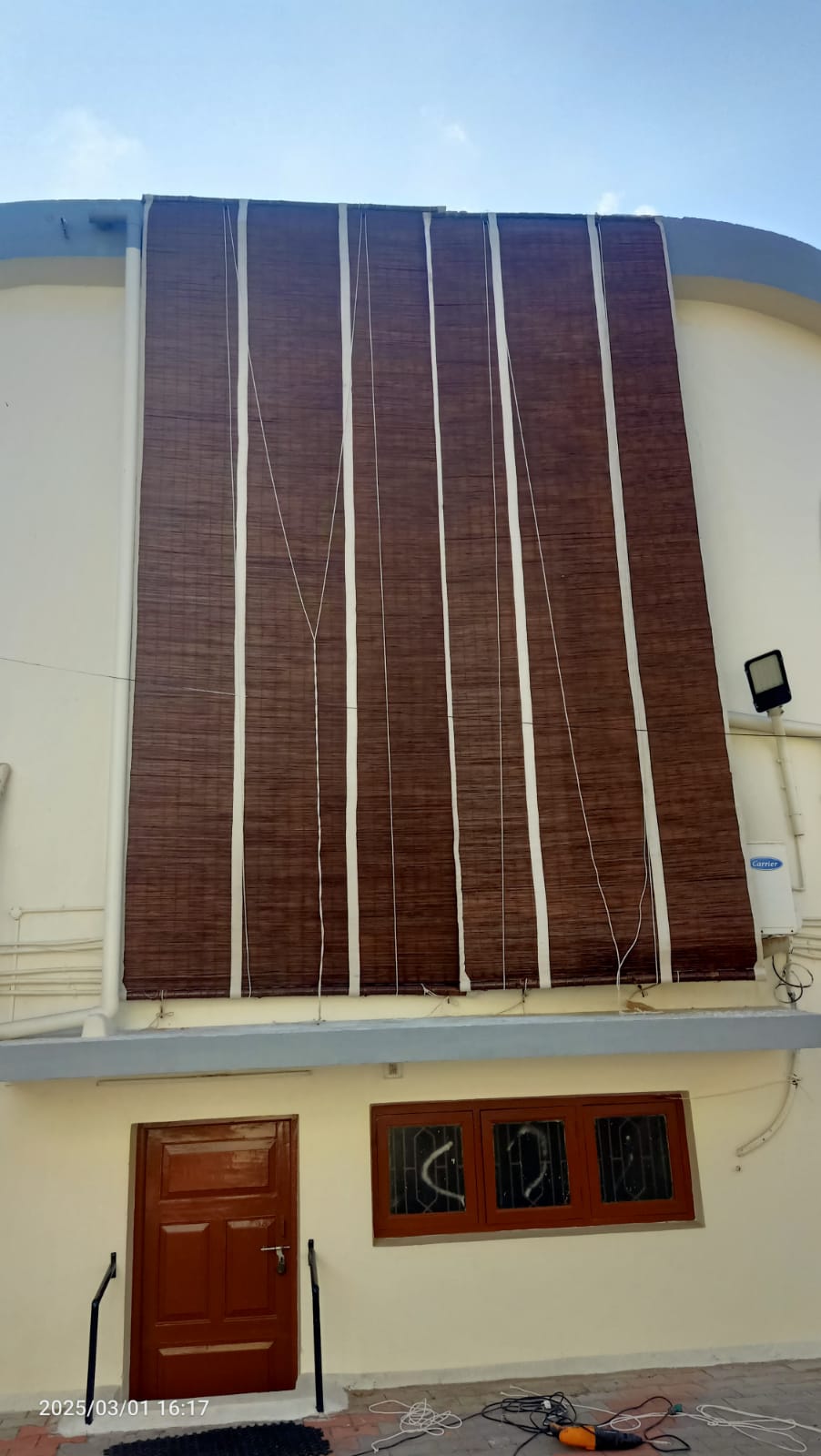 Water sprinkling on Vetiver blinds